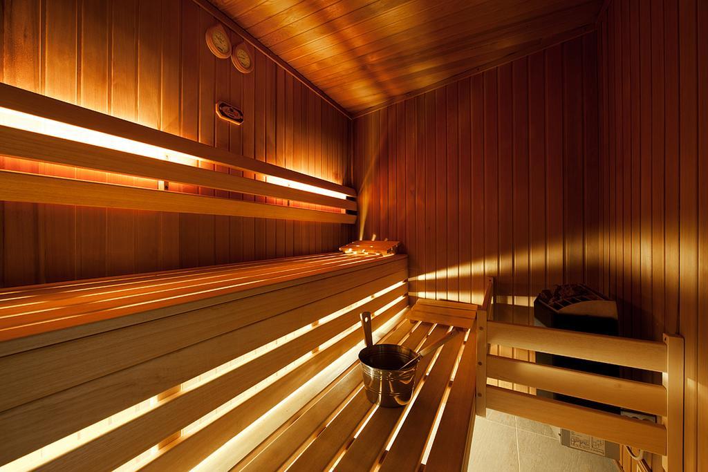 Niebieski Art Hotel & Spa Cracóvia Exterior foto A modern Finnish sauna
