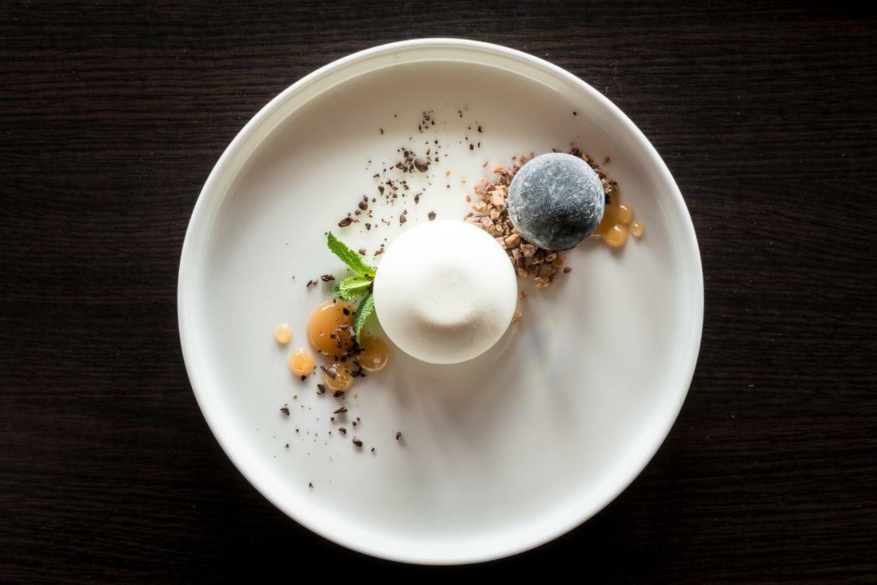Niebieski Art Hotel & Spa Cracóvia Exterior foto A dessert at the restaurant